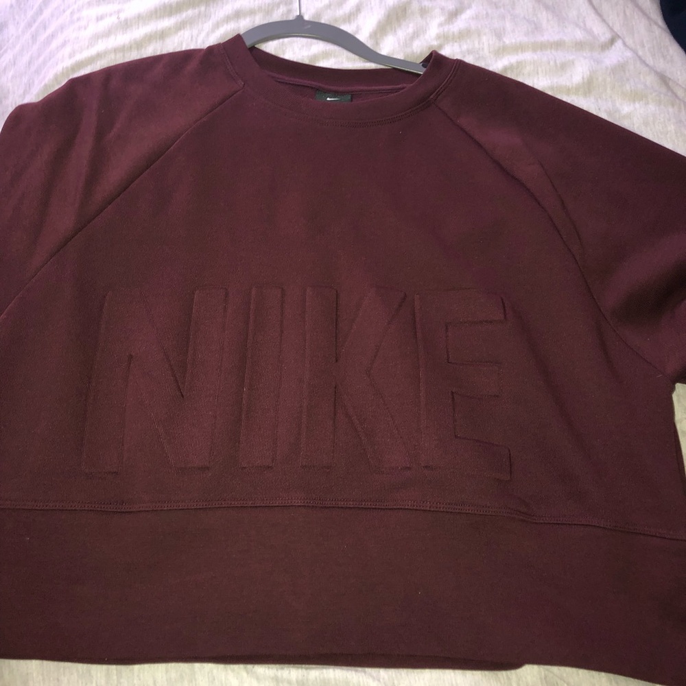Cropped Nike crewneck